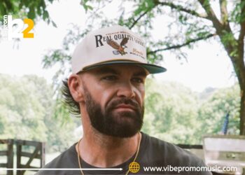 Dylan Scott explore le passage à l’âge adulte avec « Dear Big City », une chanson qui a ému Luke Bryan