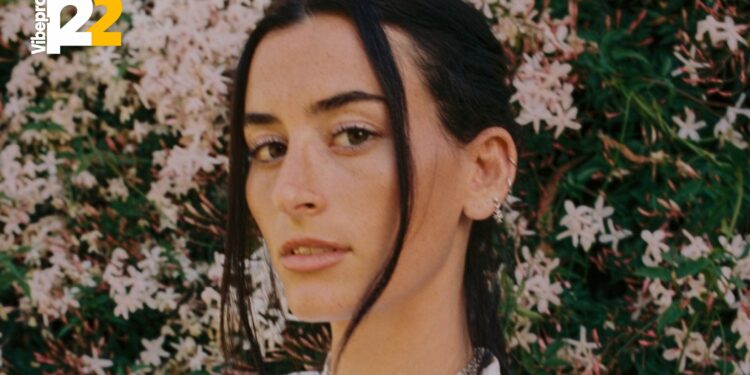 Stella Lefty : Billboard classe les 14 titres de « Long Way Home »